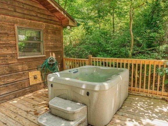 Treehouse Between Gatlinburg And Pigeon Forge. Pet Friendly! Zewnętrze zdjęcie