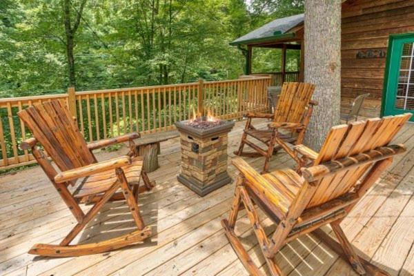 Treehouse Between Gatlinburg And Pigeon Forge. Pet Friendly! Zewnętrze zdjęcie